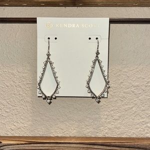 NWT Kendra Scott Bea Drop Earrings silver